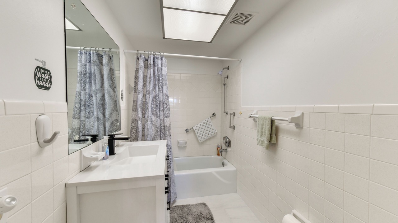 Photo of Bathroom in Venice Gardens