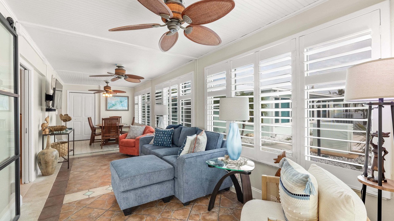 Photo of Livingroom in Golden Beach