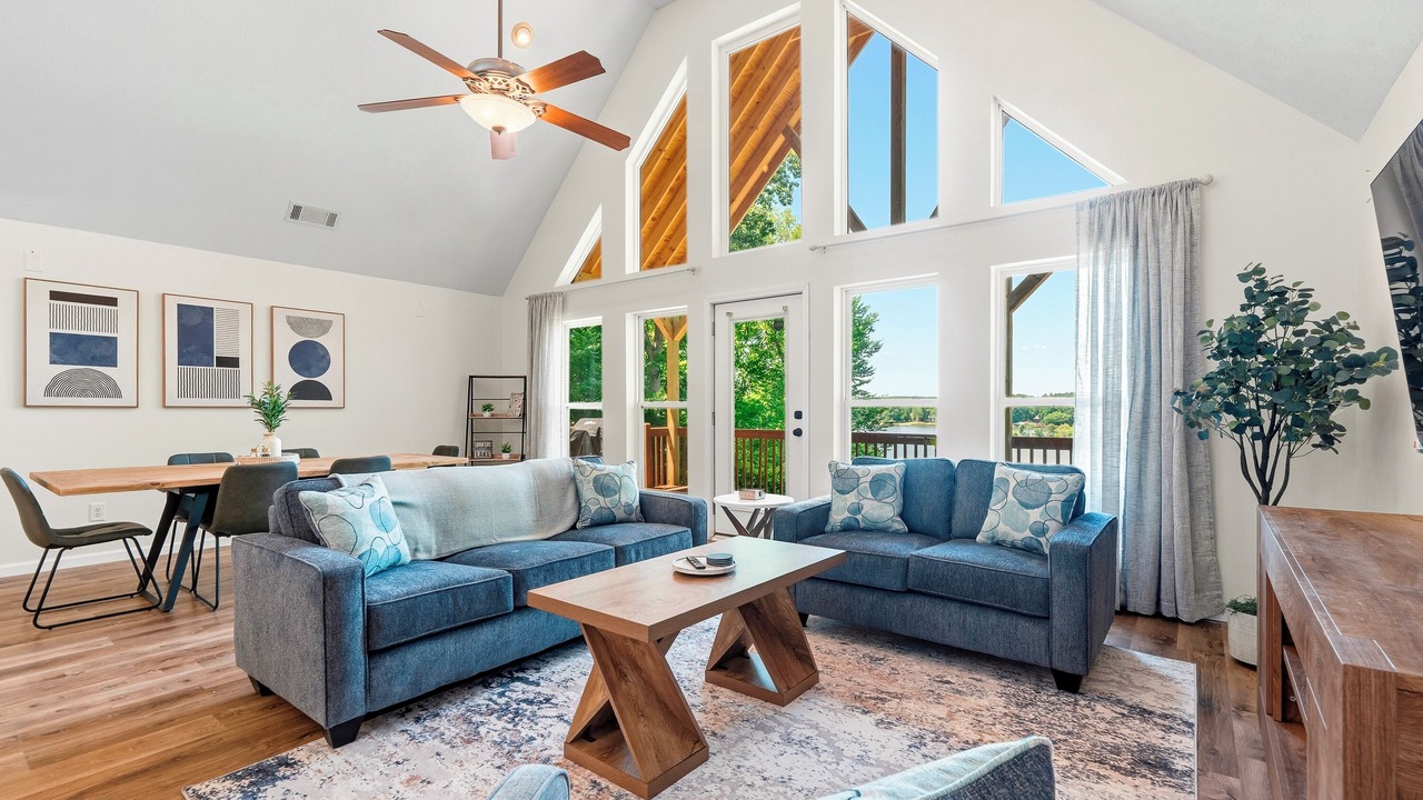 Photo of Livingroom in Lake Oconee