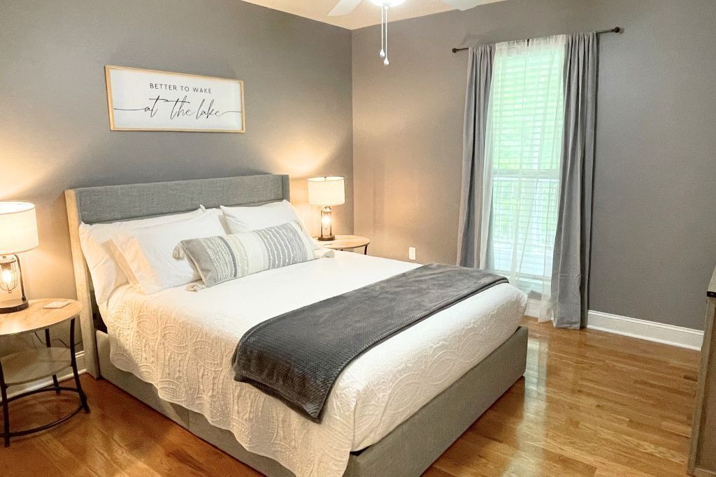 Photo of Bedroom in Andersonville