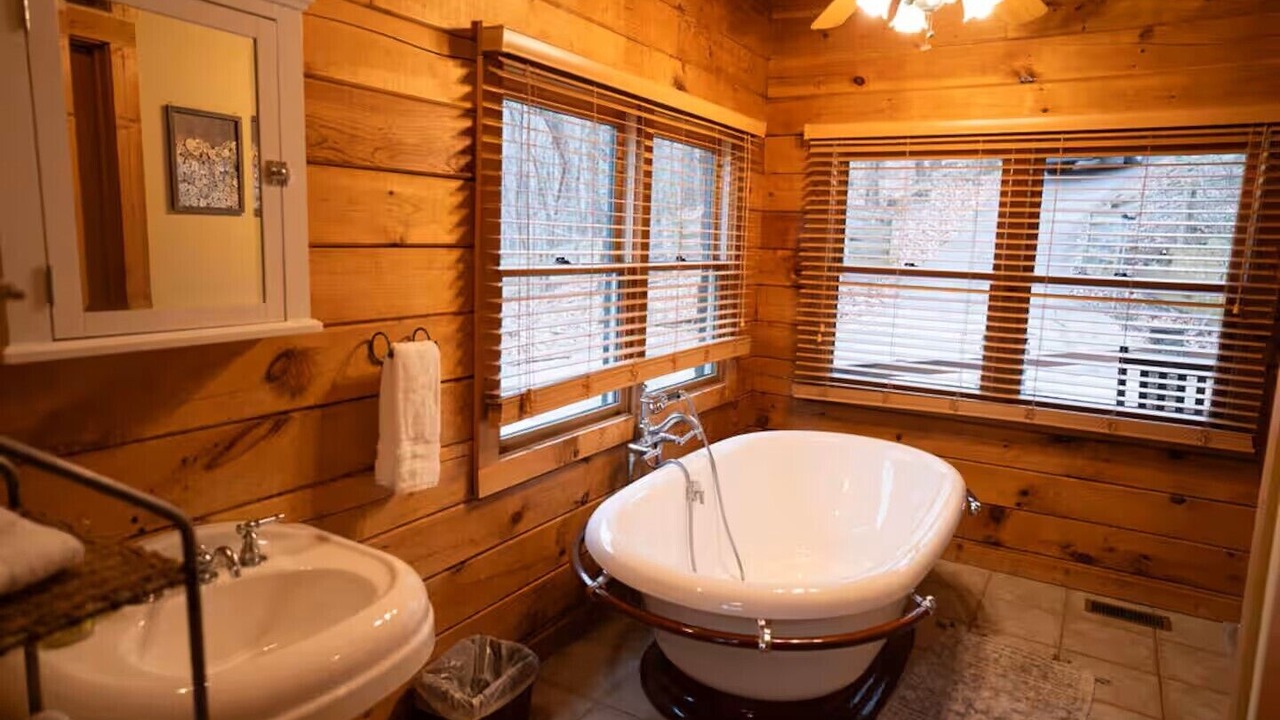 Photo of Bathroom in Tate