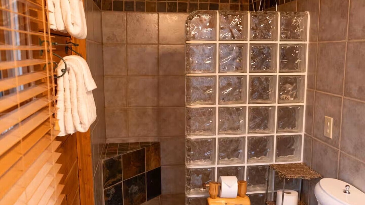 Photo of Bathroom in Tate