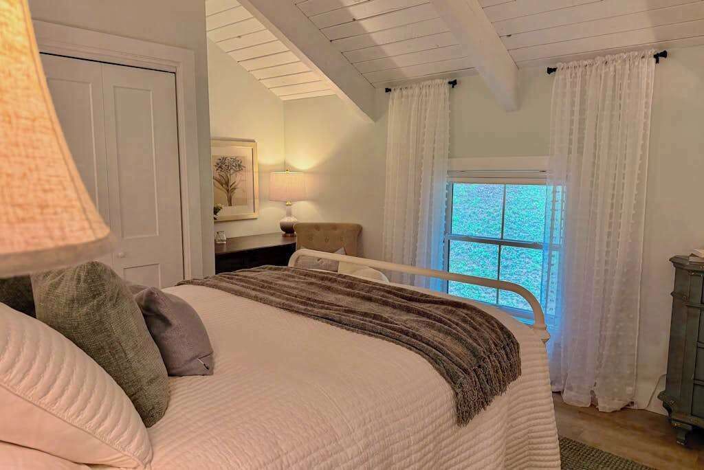 Photo of Bedroom in Sky Valley