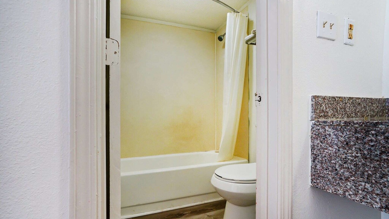 Photo of Bathroom in Belvedere Park