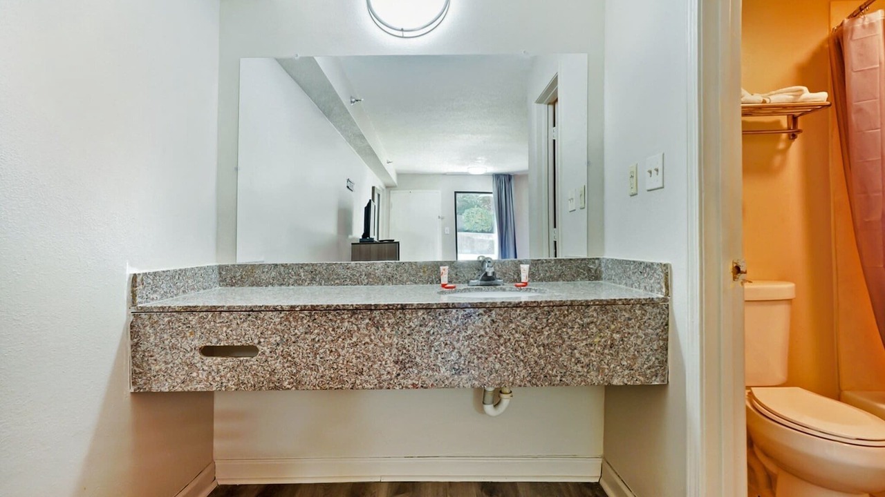 Photo of Bathroom in Belvedere Park