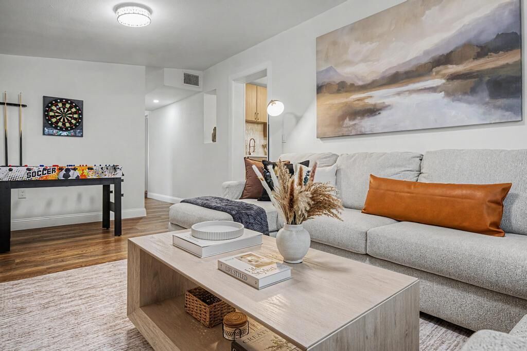 Photo of Livingroom in Town N County Park