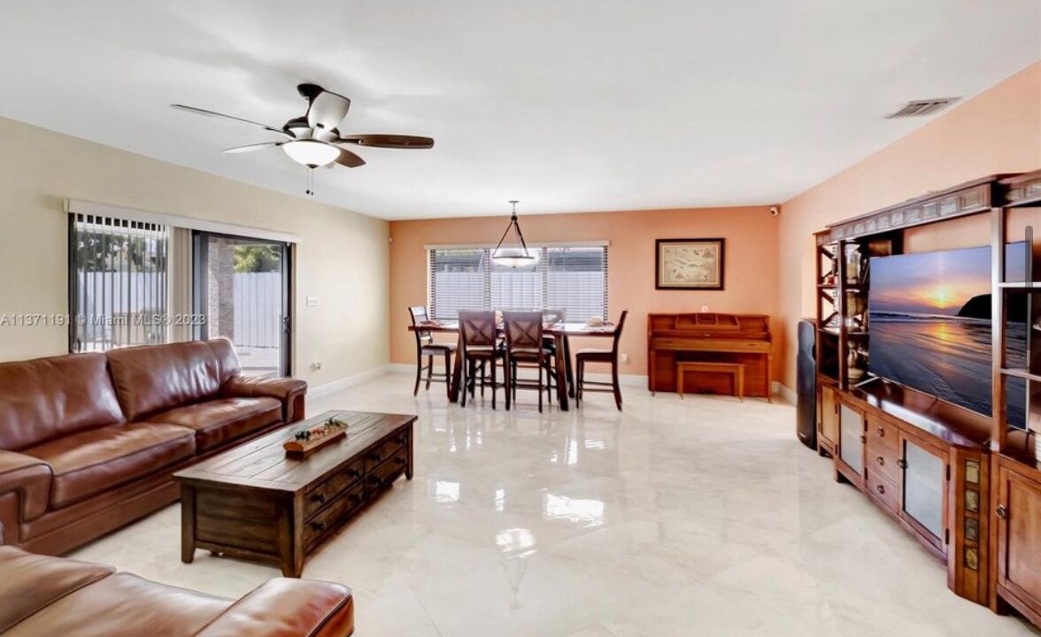Photo of Livingroom in Palmetto Estates