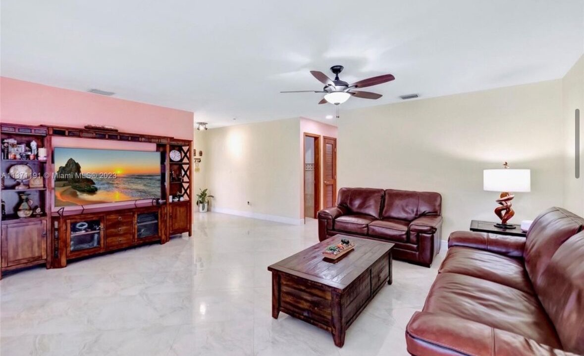 Photo of Livingroom in Palmetto Estates