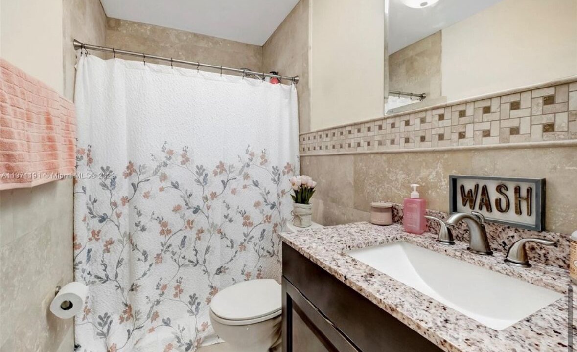 Photo of Bathroom in Palmetto Estates
