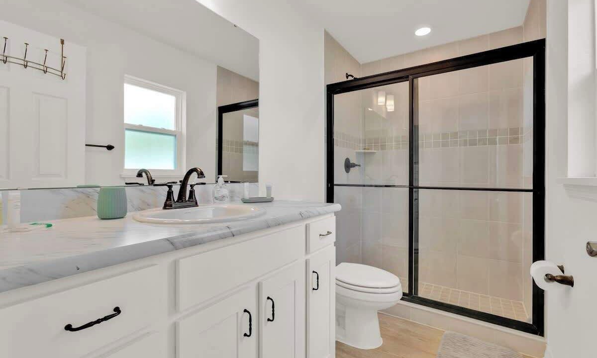 Photo of Bathroom in Auburndale