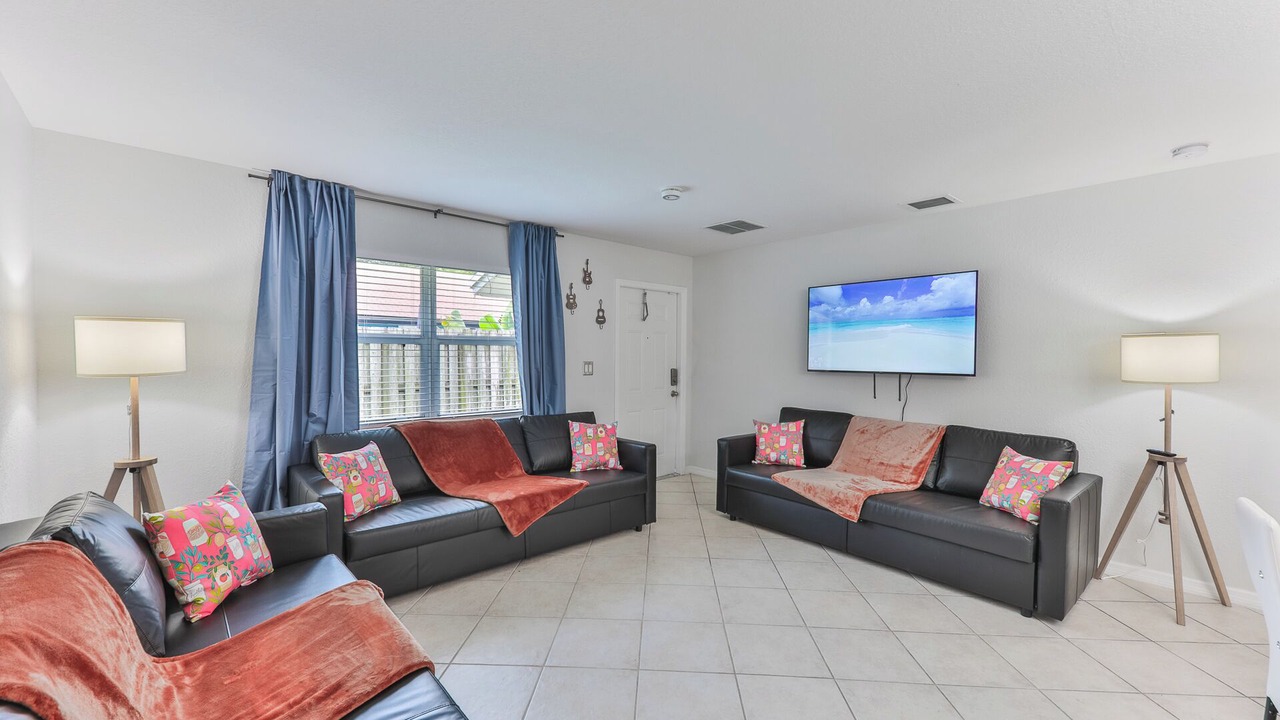 Photo of Livingroom in River Oaks