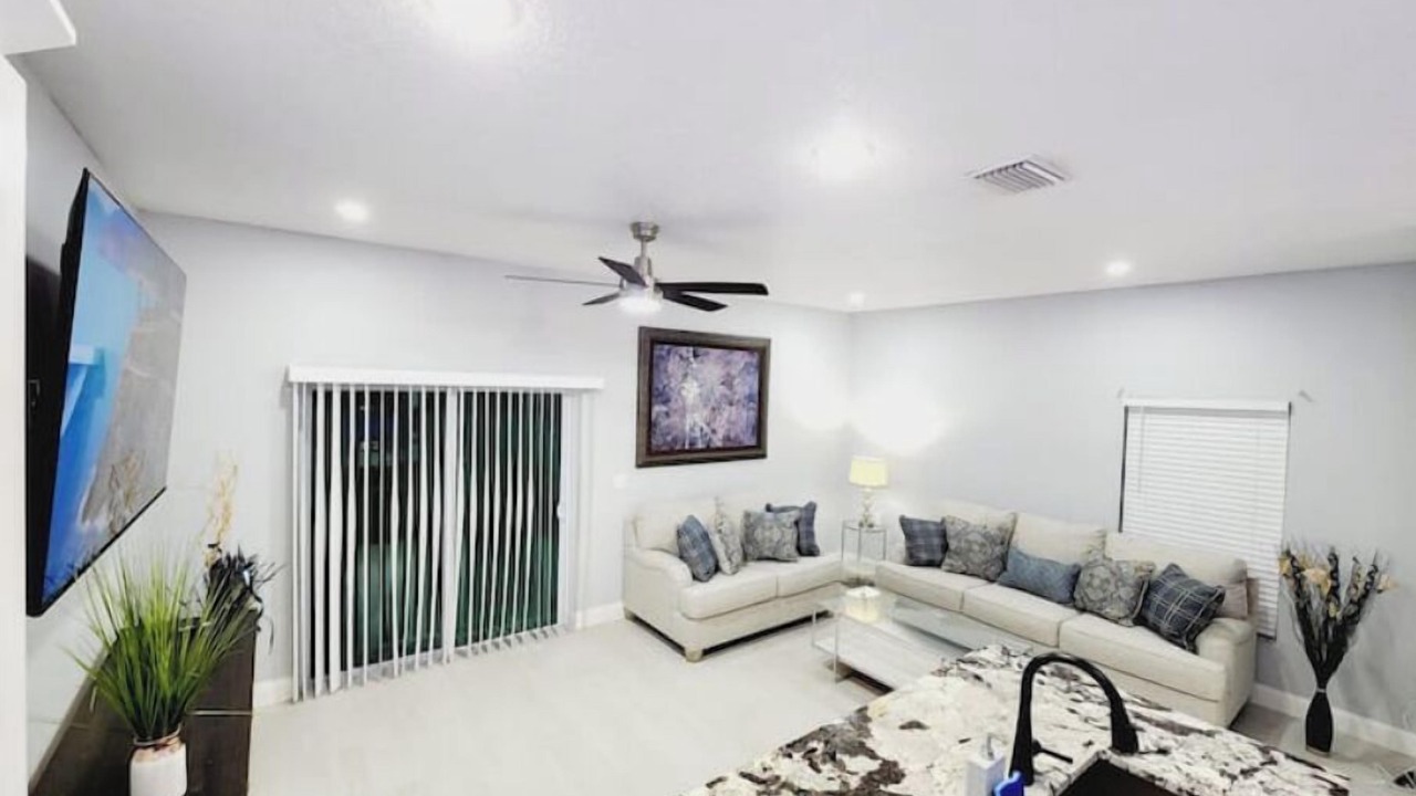 Photo of Livingroom in Seffner Community Alliance