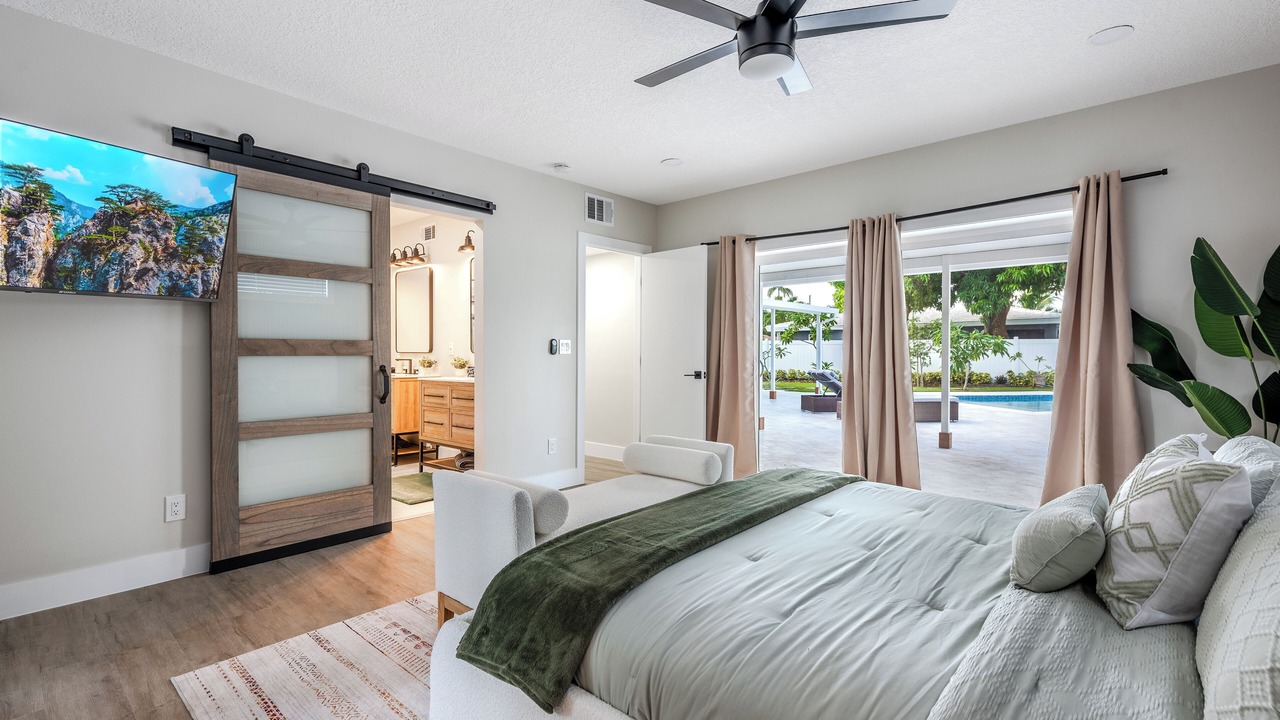 Photo of Bedroom in Lake Clarke Shores