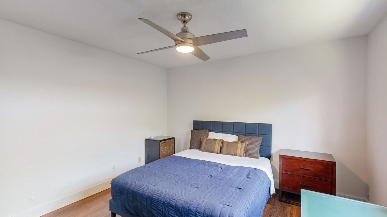 Photo of Bedroom in Central Oakland Park