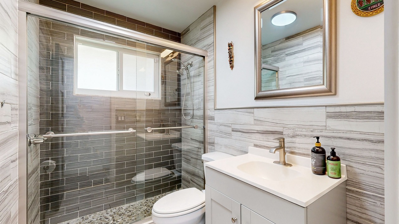 Photo of Bathroom in Central Oakland Park