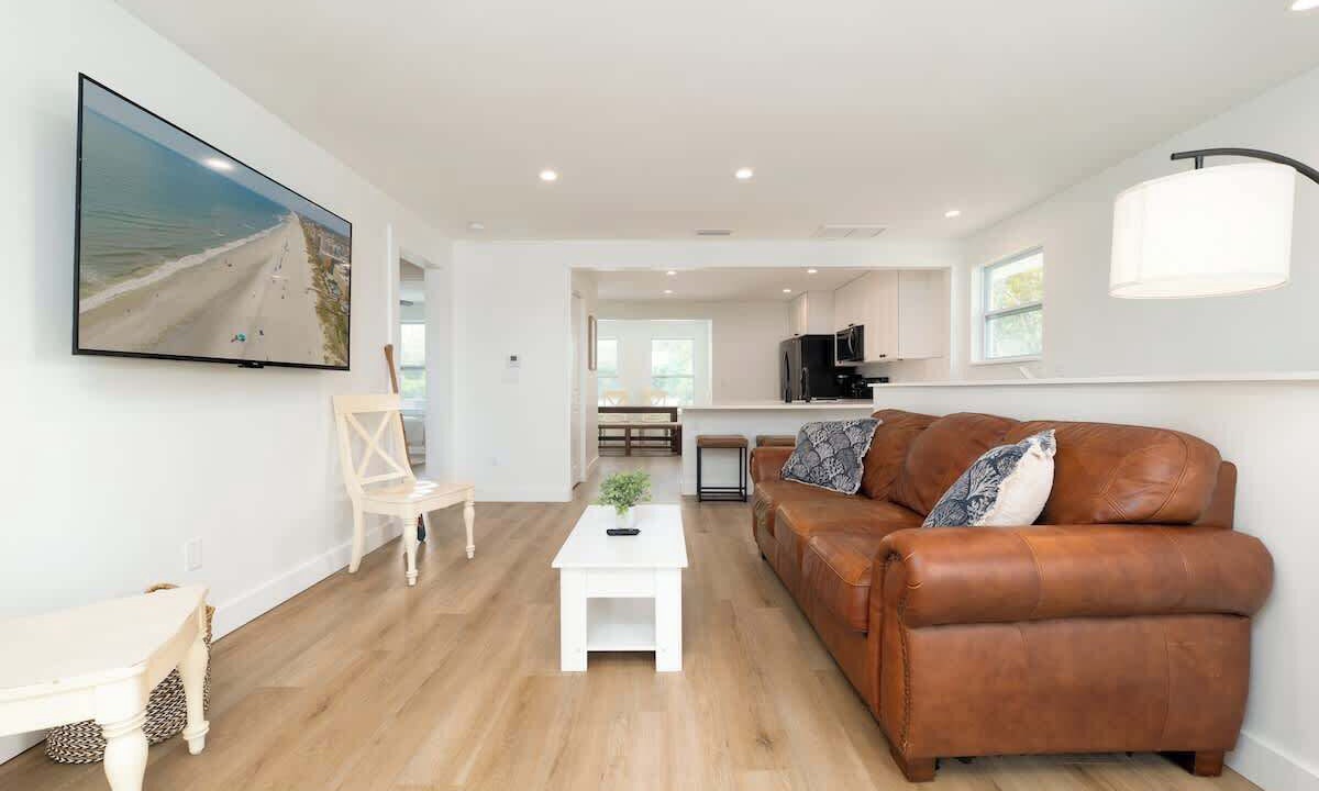 Photo of Livingroom in Neptune Beach