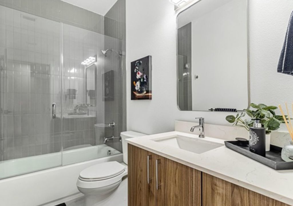 Photo of Bathroom in Pinecrest West Park