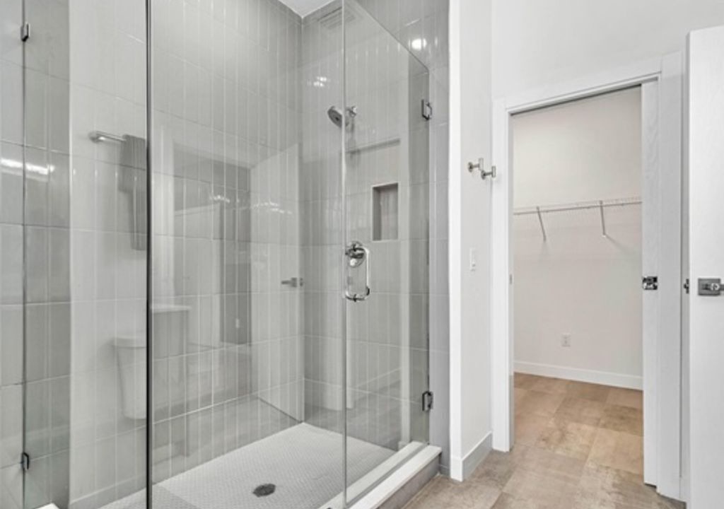 Photo of Bathroom in Pinecrest West Park
