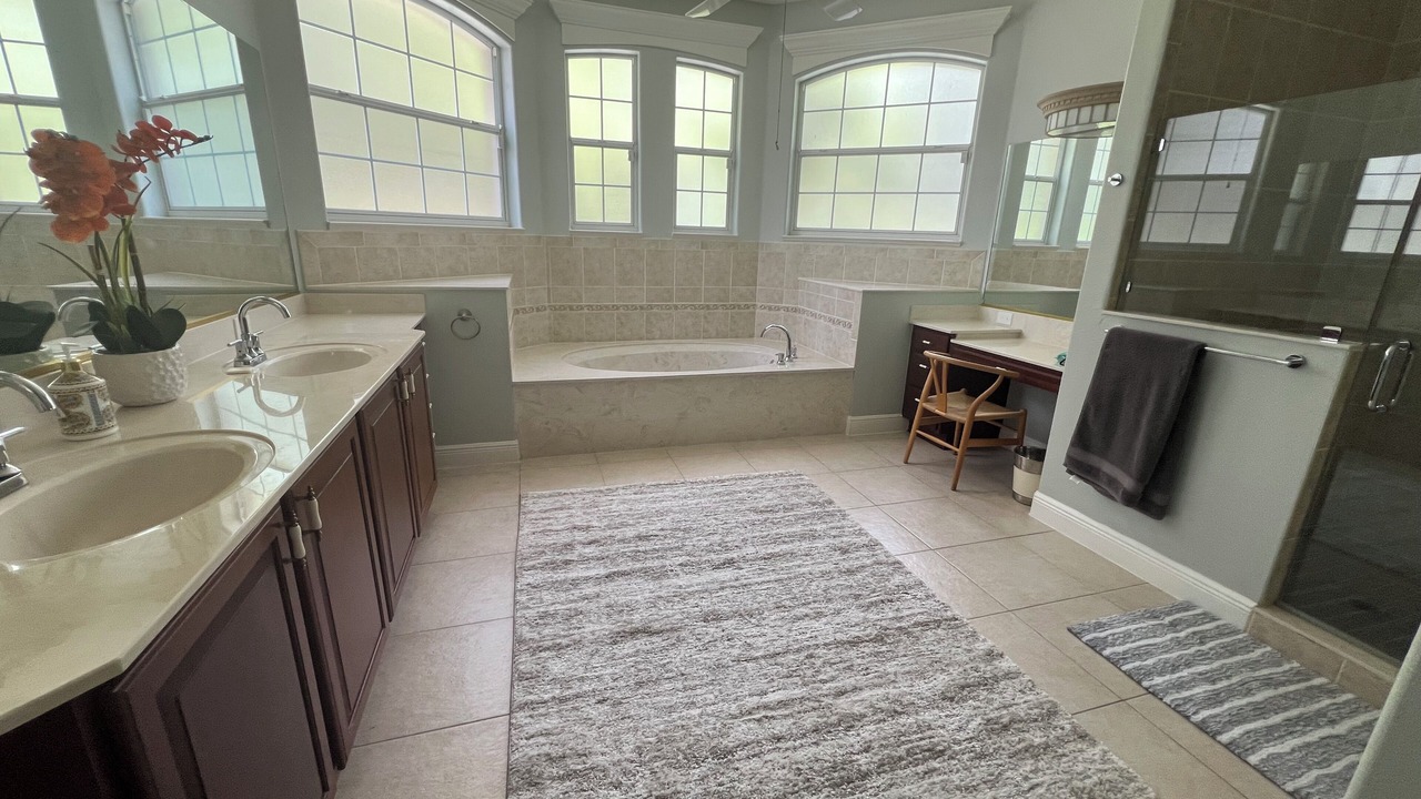 Photo of Bathroom in Belle Aire