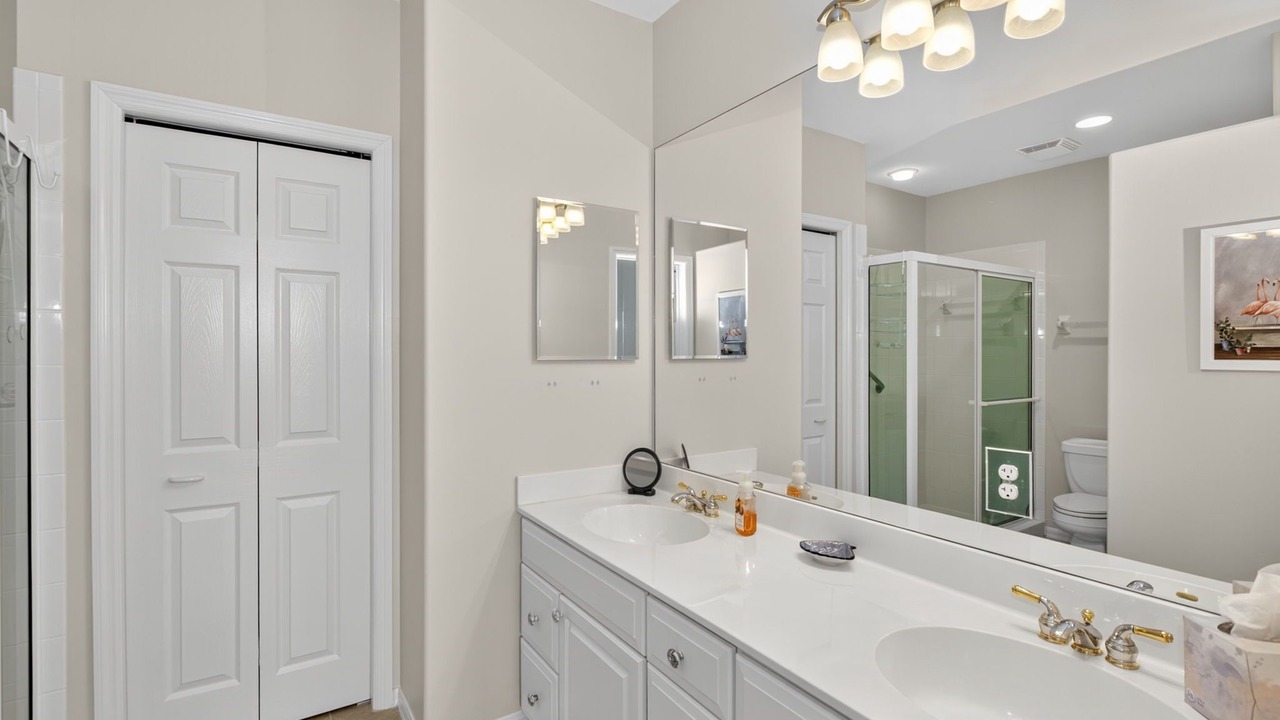 Photo of Bathroom in Tropical Cove