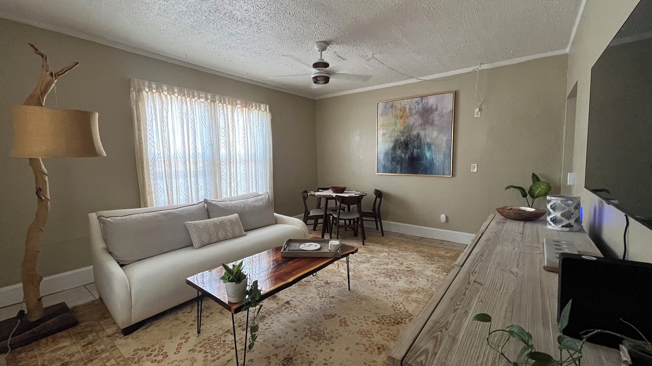 Photo of Livingroom in Historic Uptown