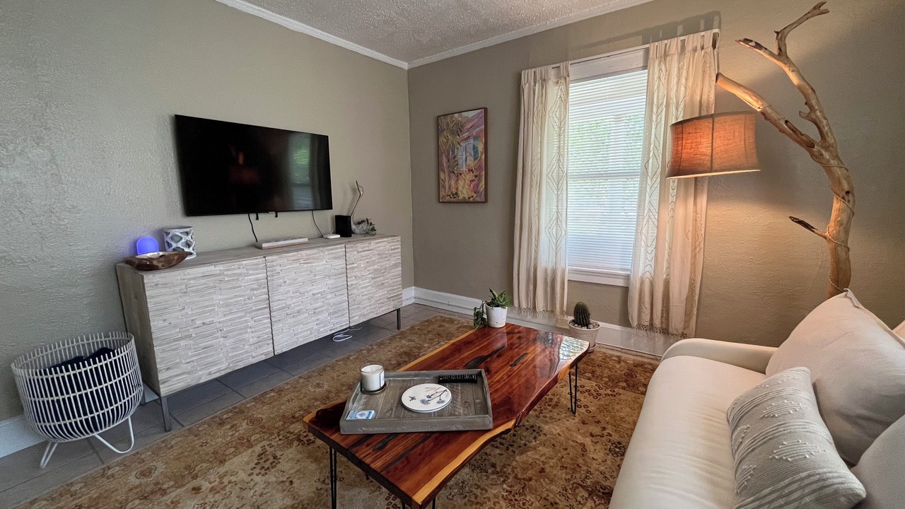 Photo of Livingroom in Historic Uptown