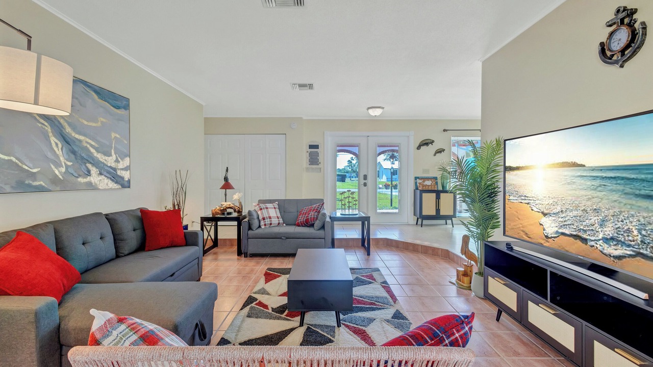 Photo of Livingroom in Springs at Kings Bay