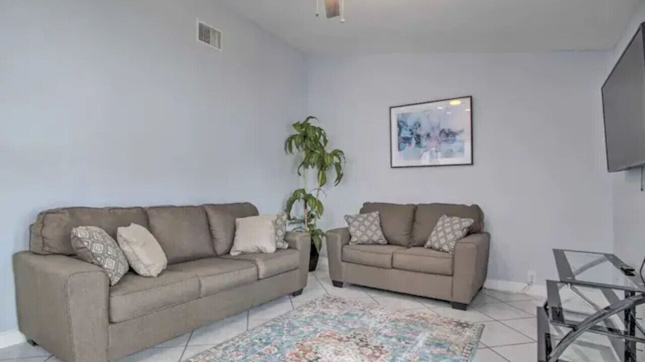 Photo of Bedroom in Lauderhill