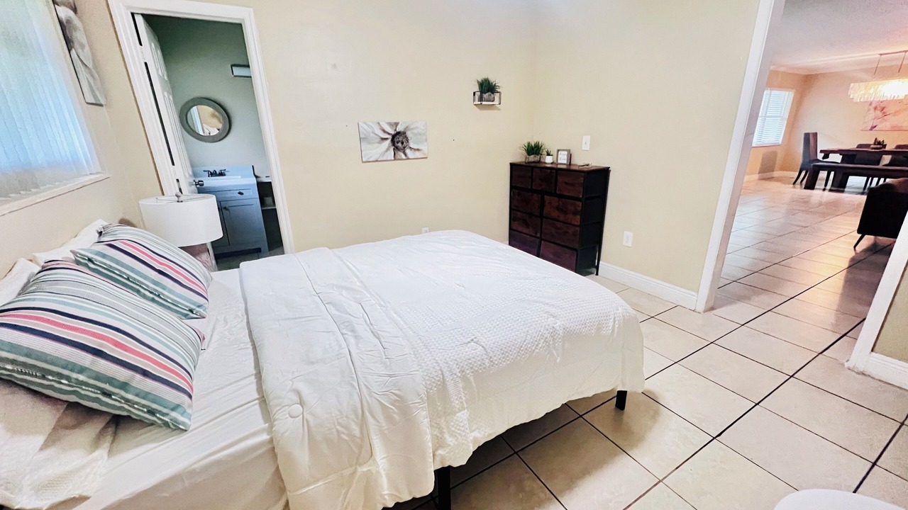 Photo of Bedroom in Golden Glades