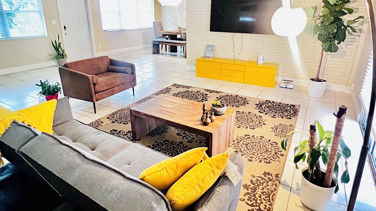 Photo of Livingroom in Golden Glades