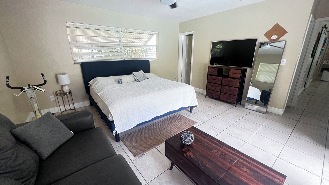 Photo of Bedroom in Golden Glades