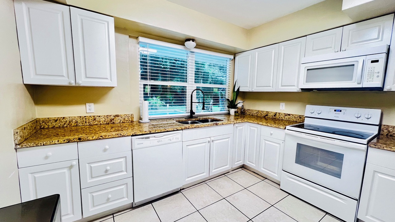 Photo of Kitchen in Golden Glades