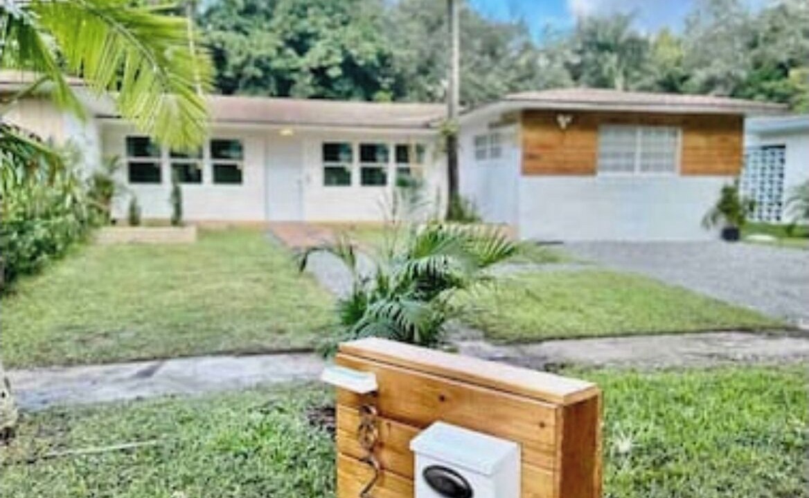Photo of Outdoor in Golden Glades