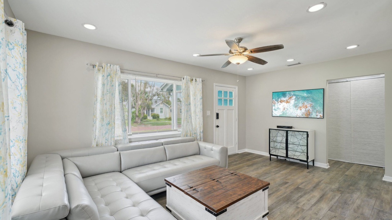 Photo of Livingroom in United Central