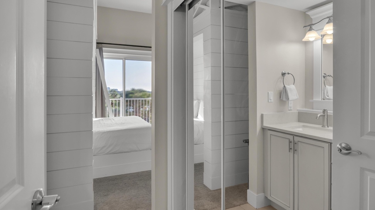 Photo of Bedroom in Baytowne Wharf