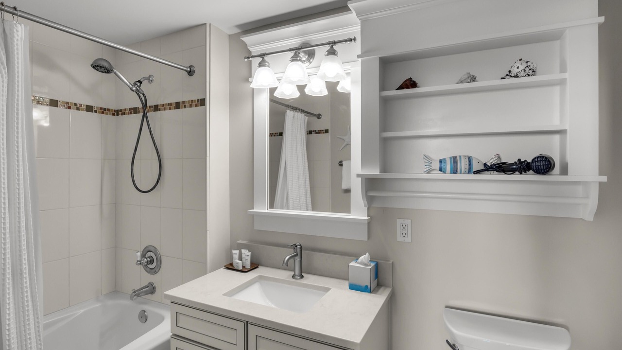 Photo of Bathroom in Baytowne Wharf