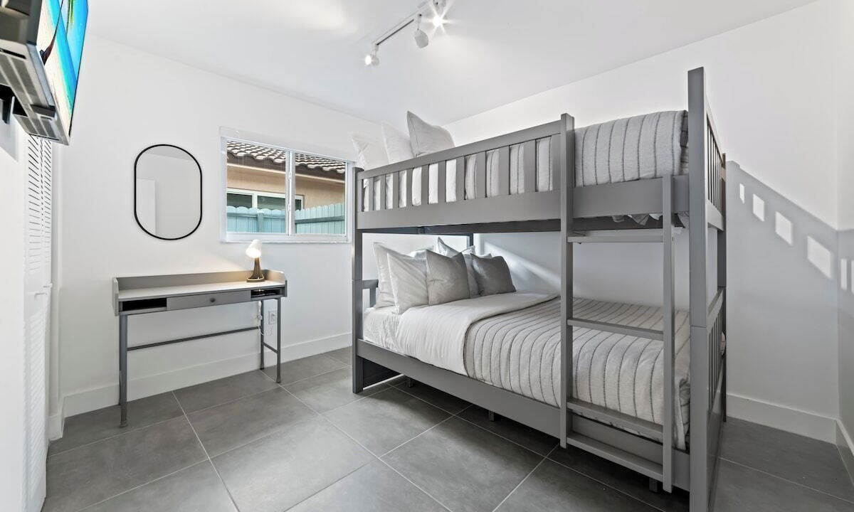Photo of Bedroom in Hialeah