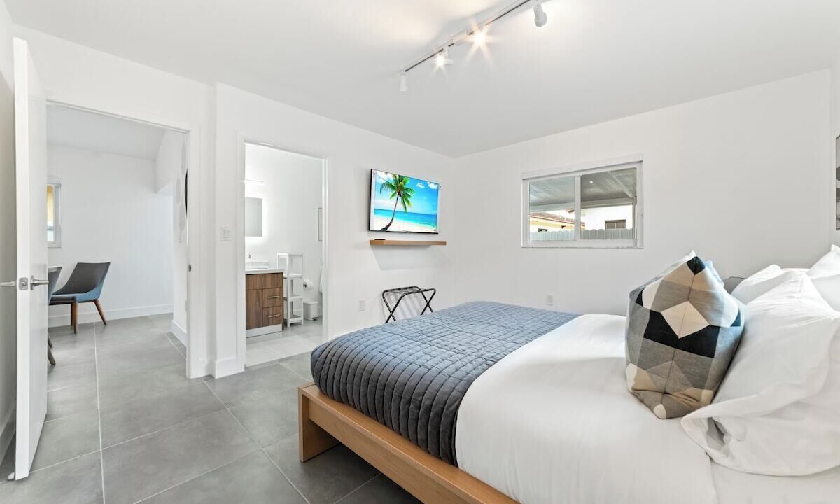 Photo of Bedroom in Hialeah