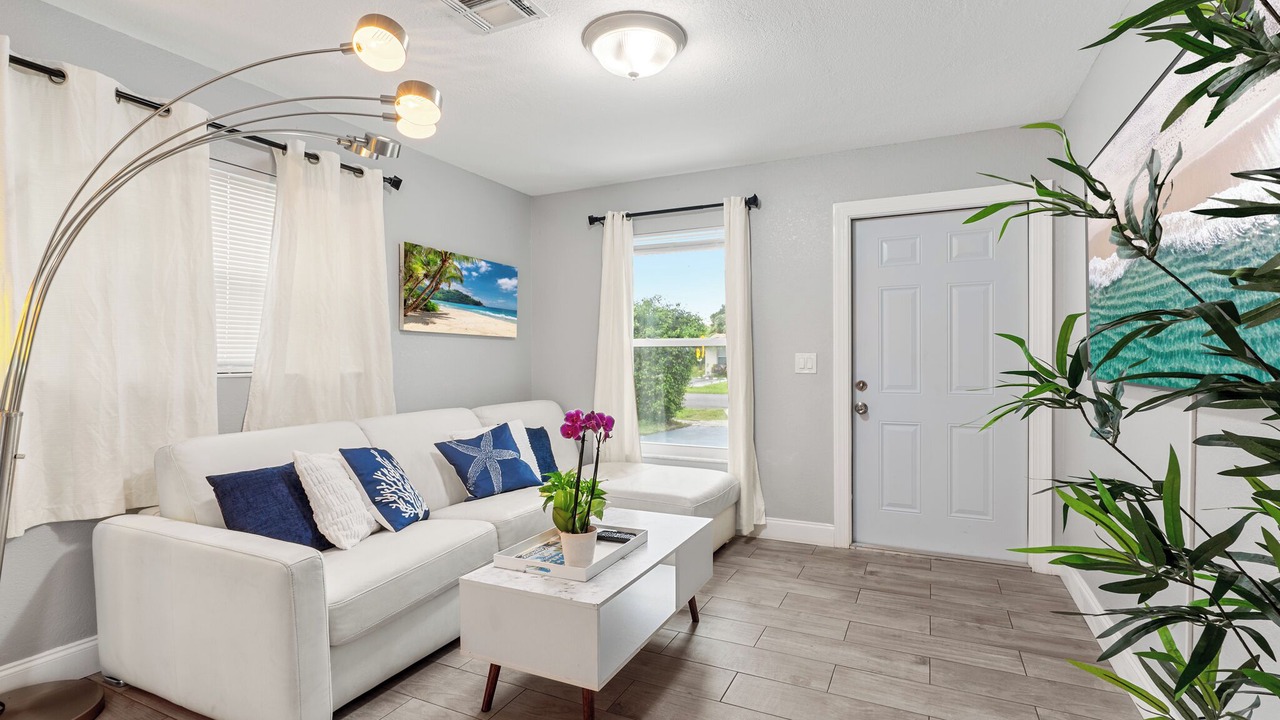 Photo of Livingroom in Palm Beach - West Palm Beach