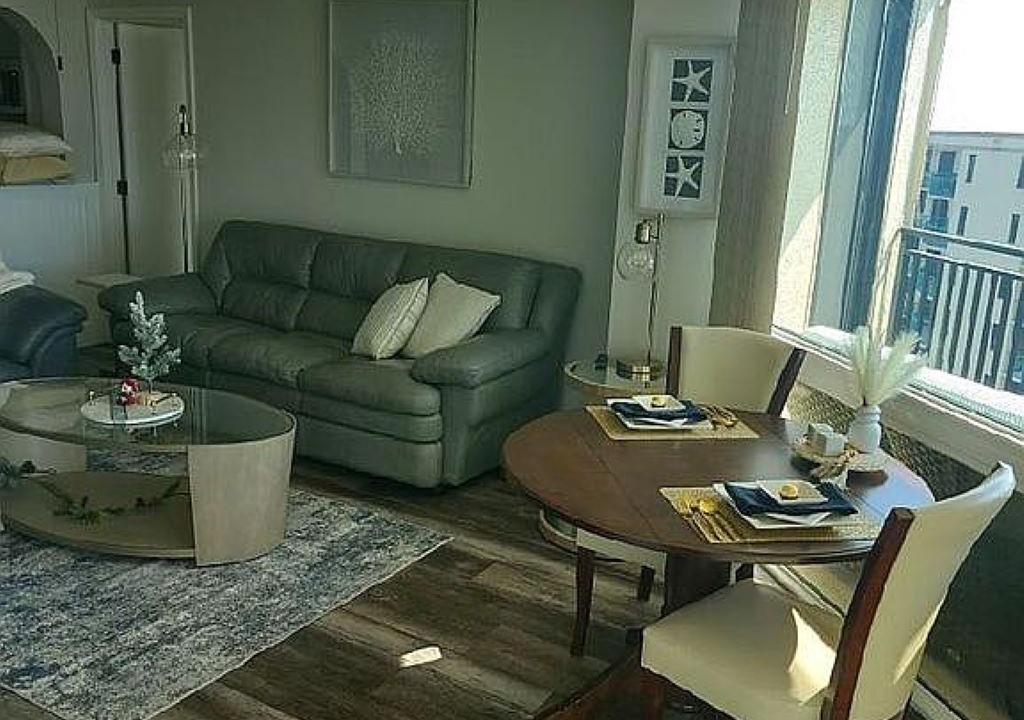 Photo of Livingroom in Island Estate