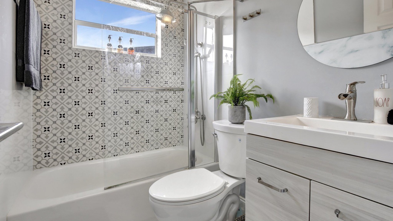Photo of Bathroom in Miramar
