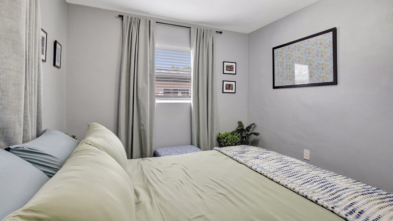 Photo of Bedroom in Miramar