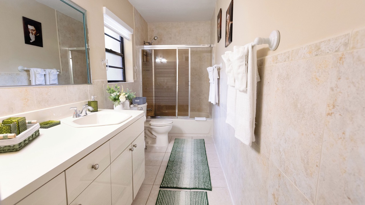 Photo of Bathroom in Coral Way
