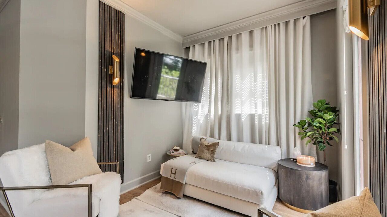 Photo of Livingroom in North Hyde Park