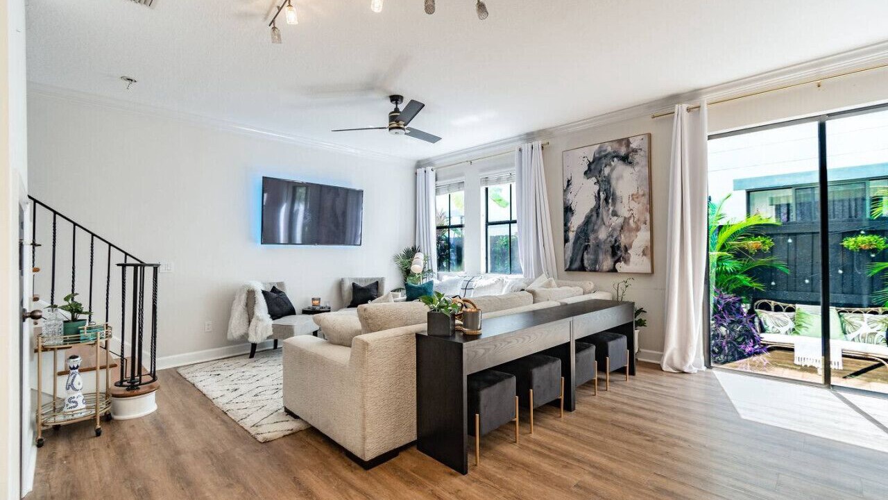 Photo of Livingroom in North Hyde Park