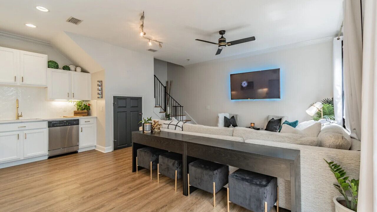 Photo of Livingroom in North Hyde Park