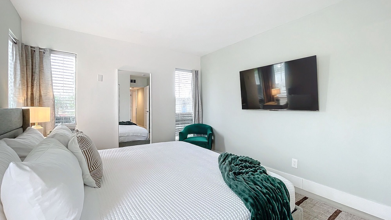 Photo of Bedroom in Lauderdale Harbours