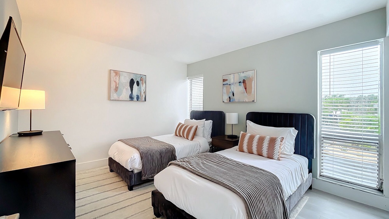 Photo of Bedroom in Lauderdale Harbours