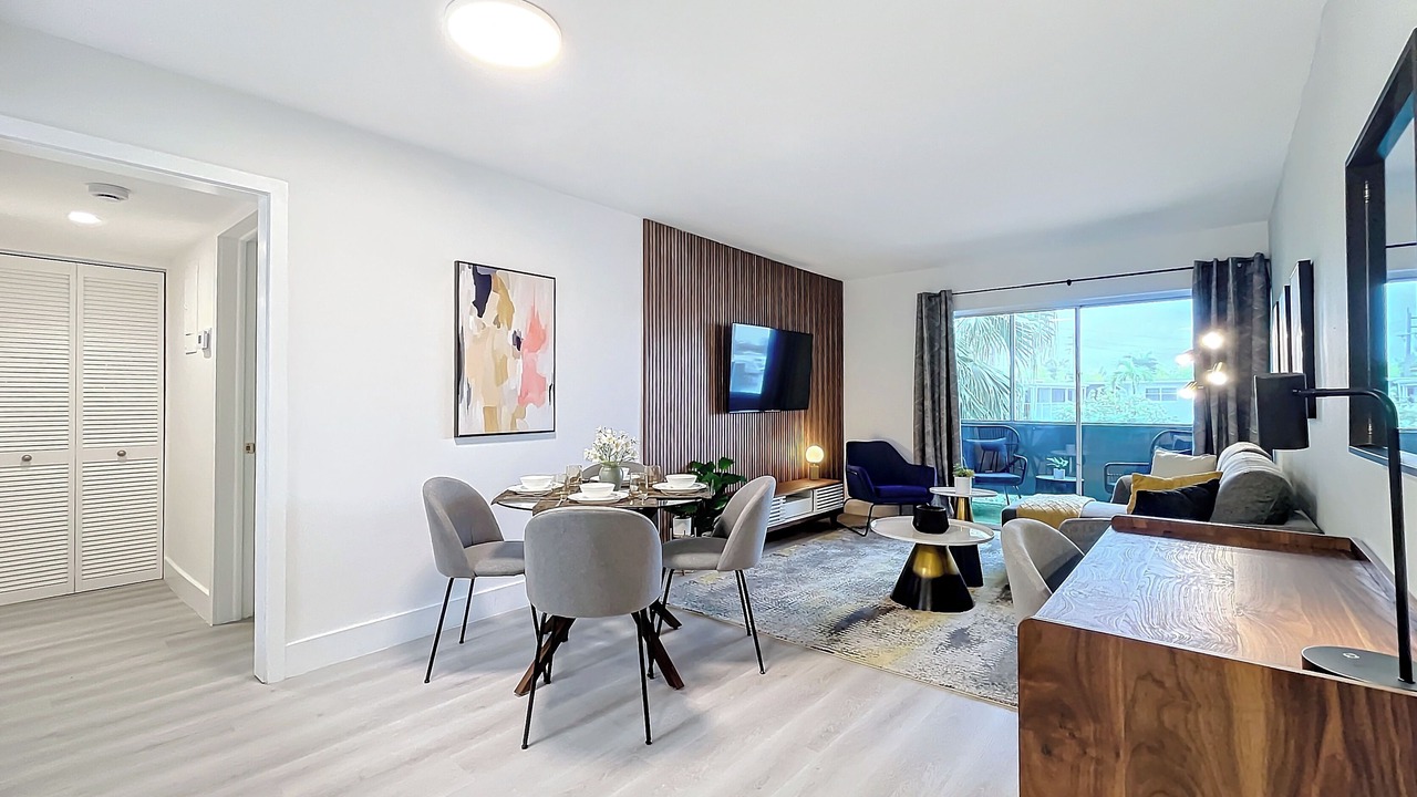 Photo of Livingroom in Lauderdale Harbours