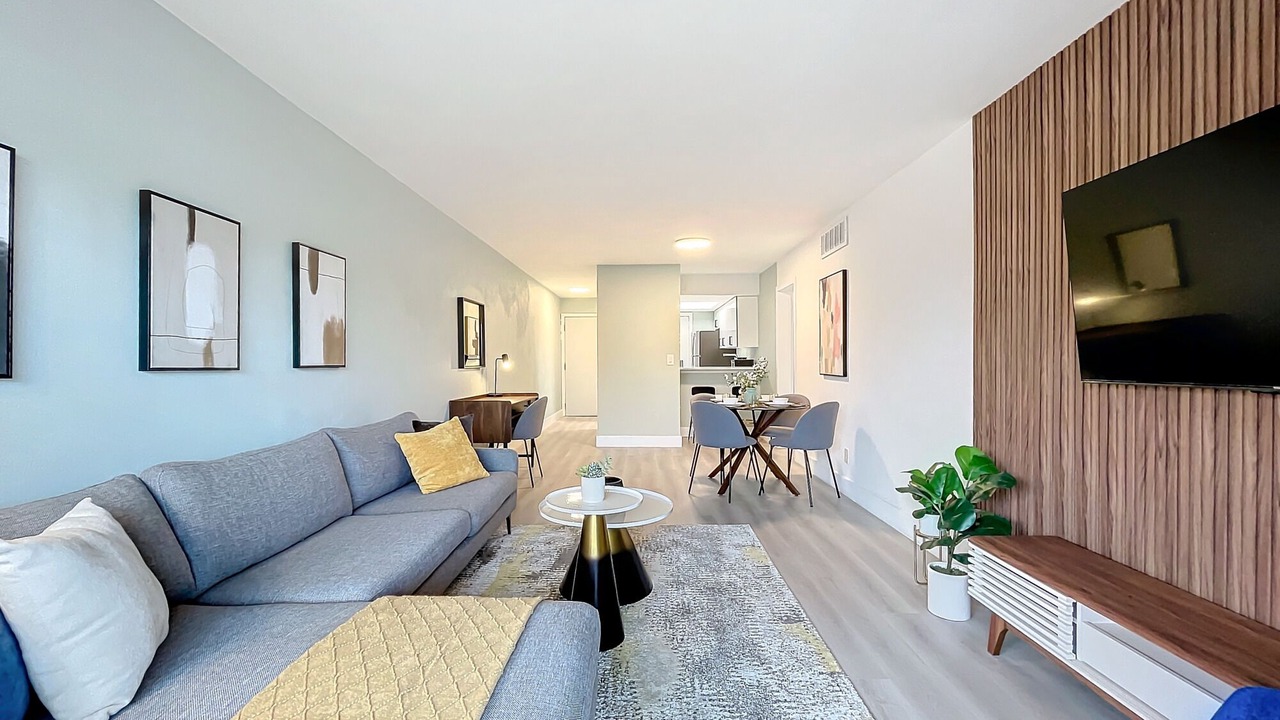Photo of Livingroom in Lauderdale Harbours